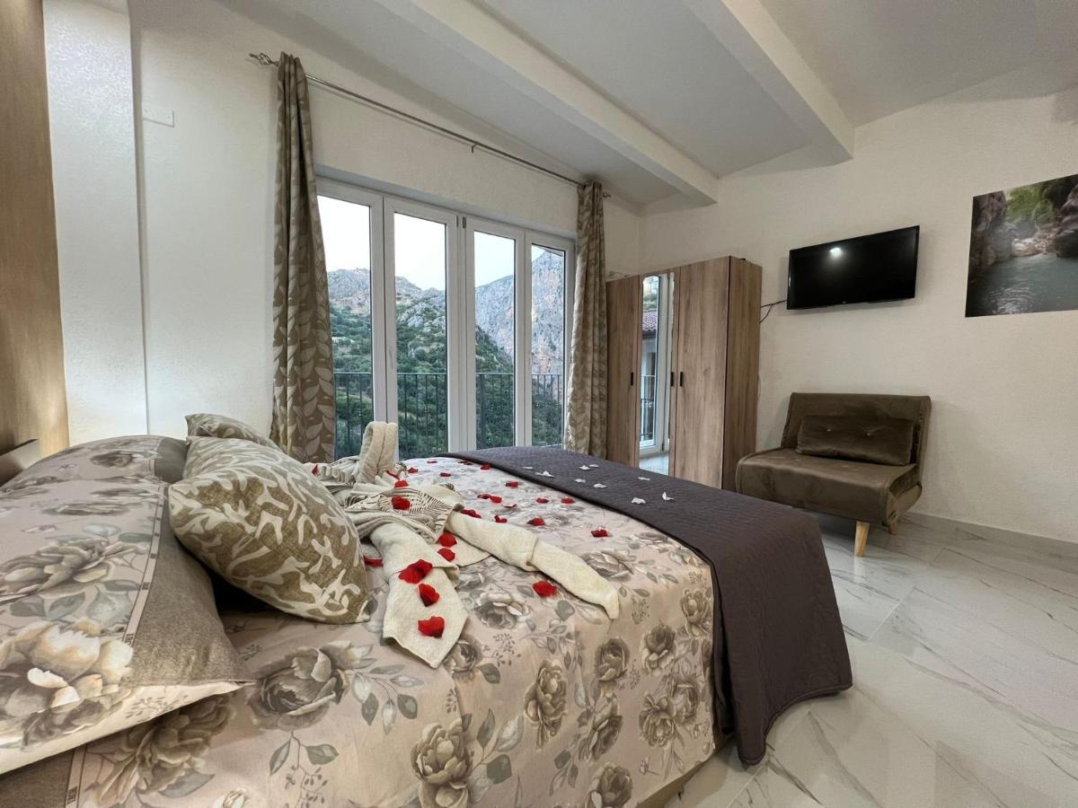 Bed and Breakfast L'Oasi Del Raganello Чівіта Екстер'єр фото